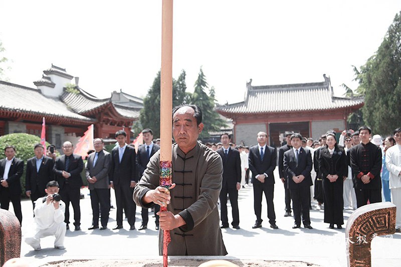 太极圣火采集仪式在温县陈家沟举行---陈照森大师点燃圣火