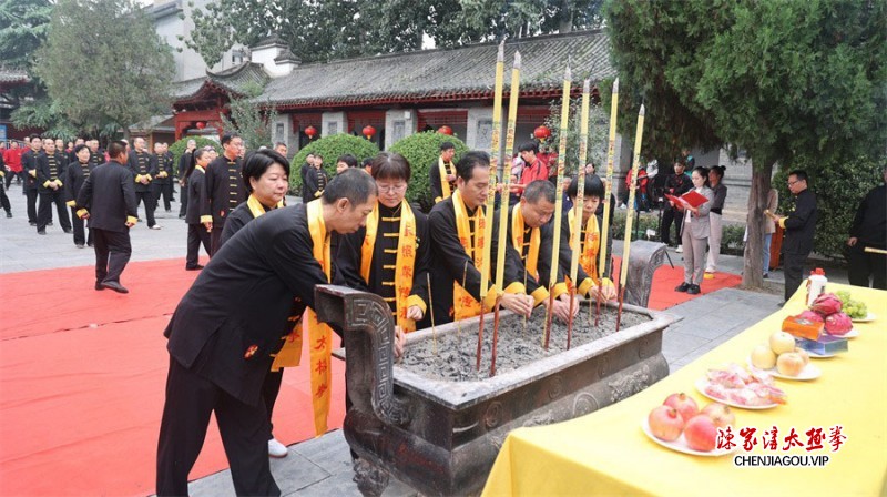 极拳大师陈照森拜祖大典暨收徒仪式于陈家沟举行