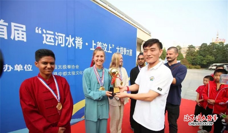 运河水脊上 千人武太极